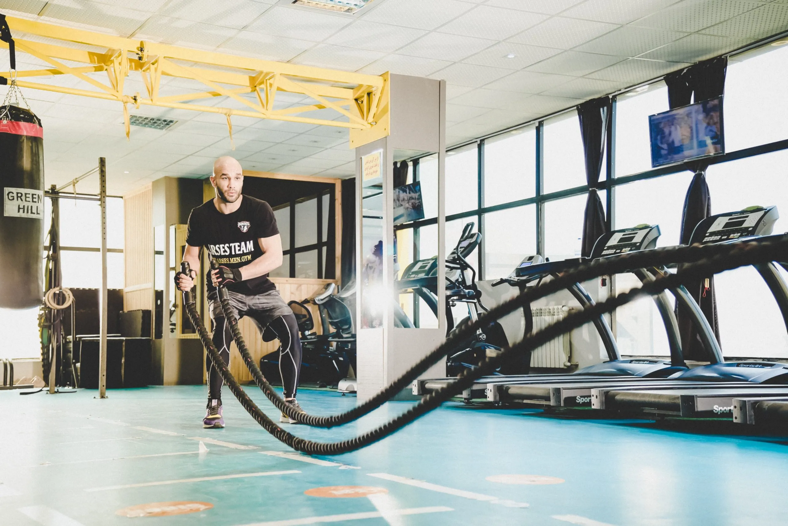 Training mit Battle Ropes im Studio